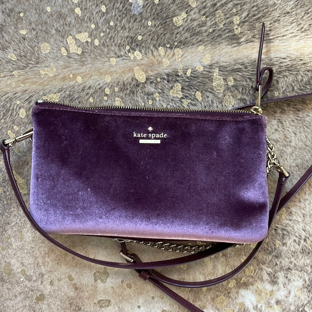 Super cute purple Kate spade bag, can also be used as a crossbody